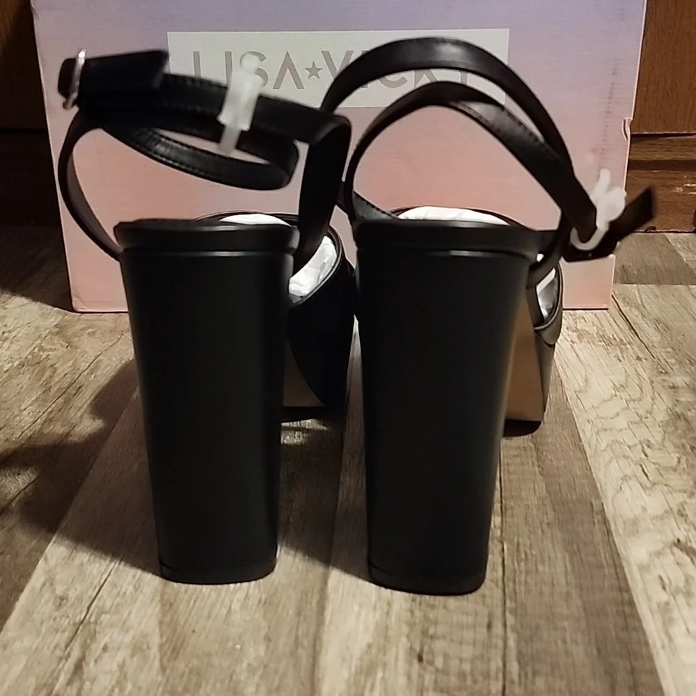 Lisa & Vicky Black Leather Platform Strappy Heels Size 9.5 New in box